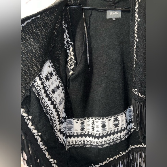 Miss Me Black & White Tribal Fringe Cardigan Sweater Womens Size Medium​ - Picture 4 of 5